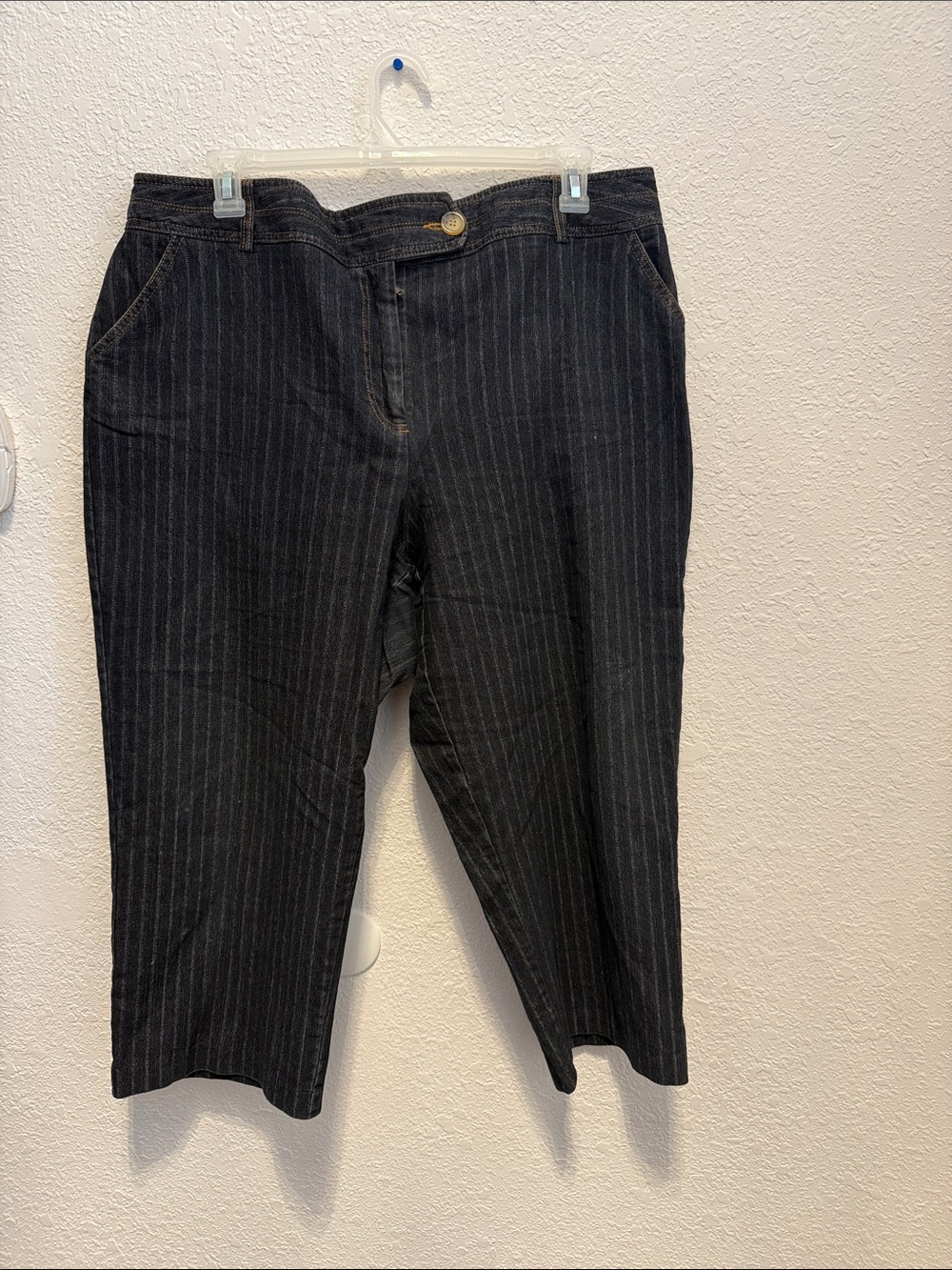 Bamboo Traders Black Pinstripe Capris